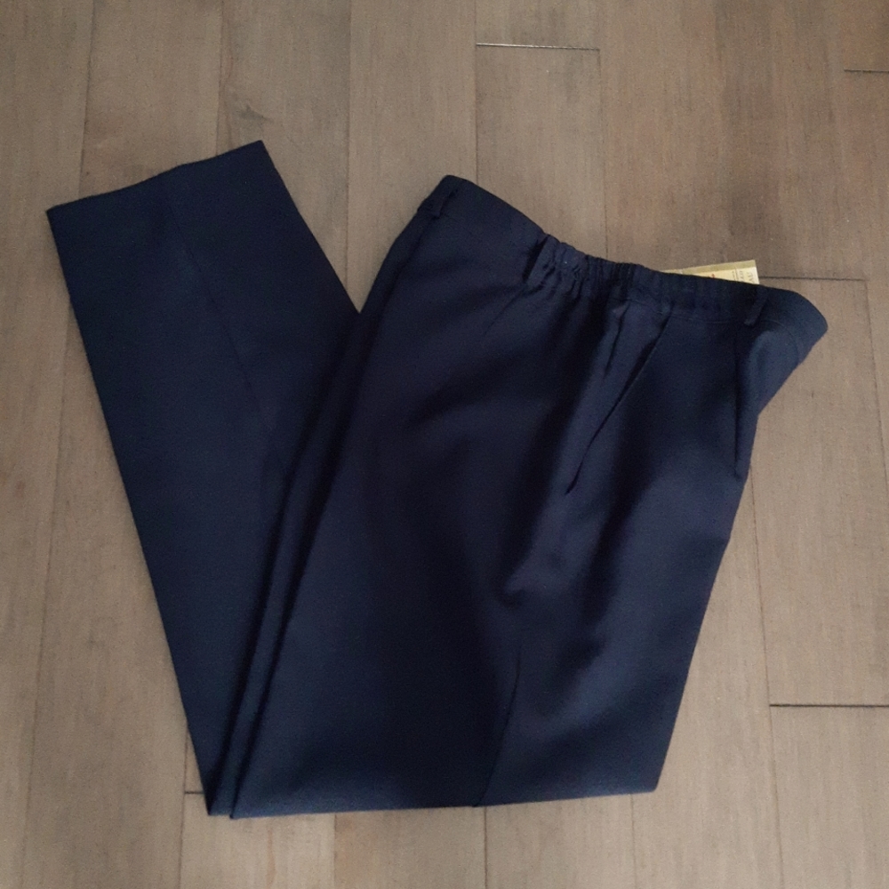 🇨🇦***Vintage 24K navy, pleated blue pants